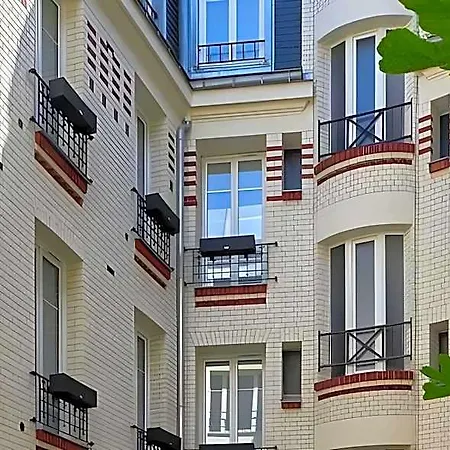 فندق Romantic & 4* باريس